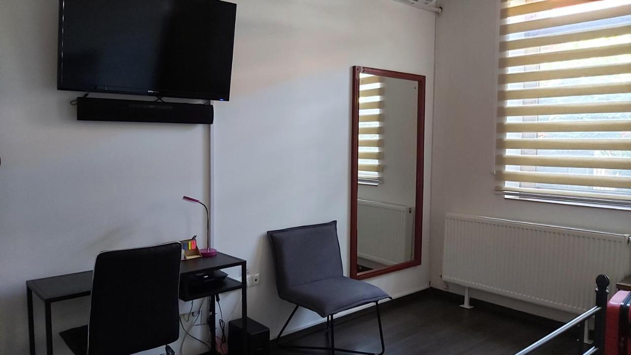 City Center Minimalist Apartment Gran Varadino Esterno foto