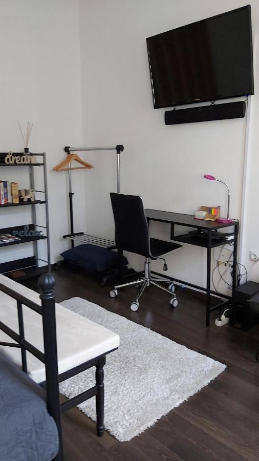 City Center Minimalist Apartment Gran Varadino Esterno foto