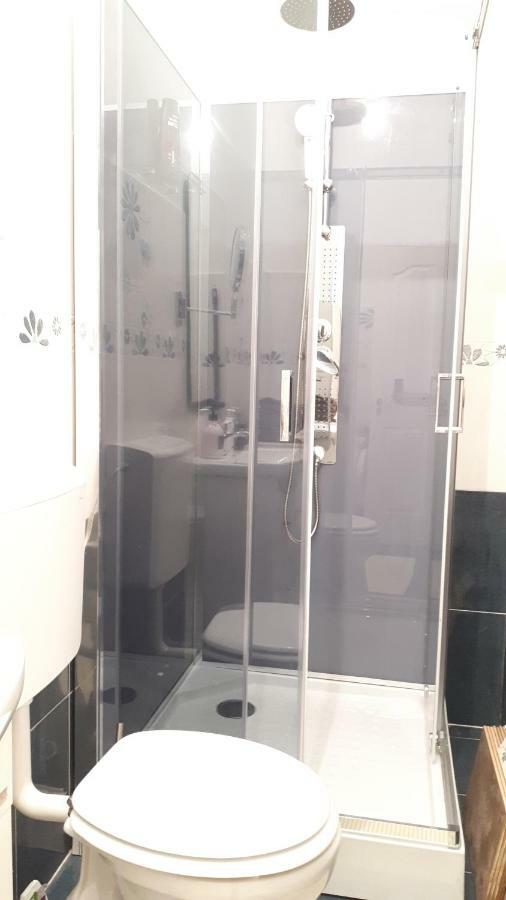 City Center Minimalist Apartment Gran Varadino Esterno foto